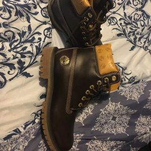selling my brand new Authentic Timberlands boots